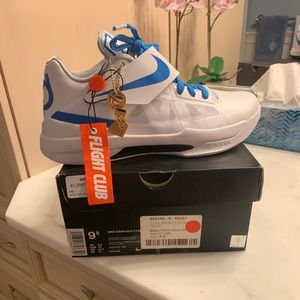 Nike Zoom KD IV CT16 Basketball sneakers